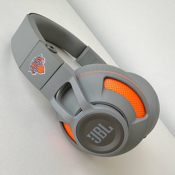 JBL Synchros S300 NBA Edition New York Knicks Headphones - Picture 8 of 13